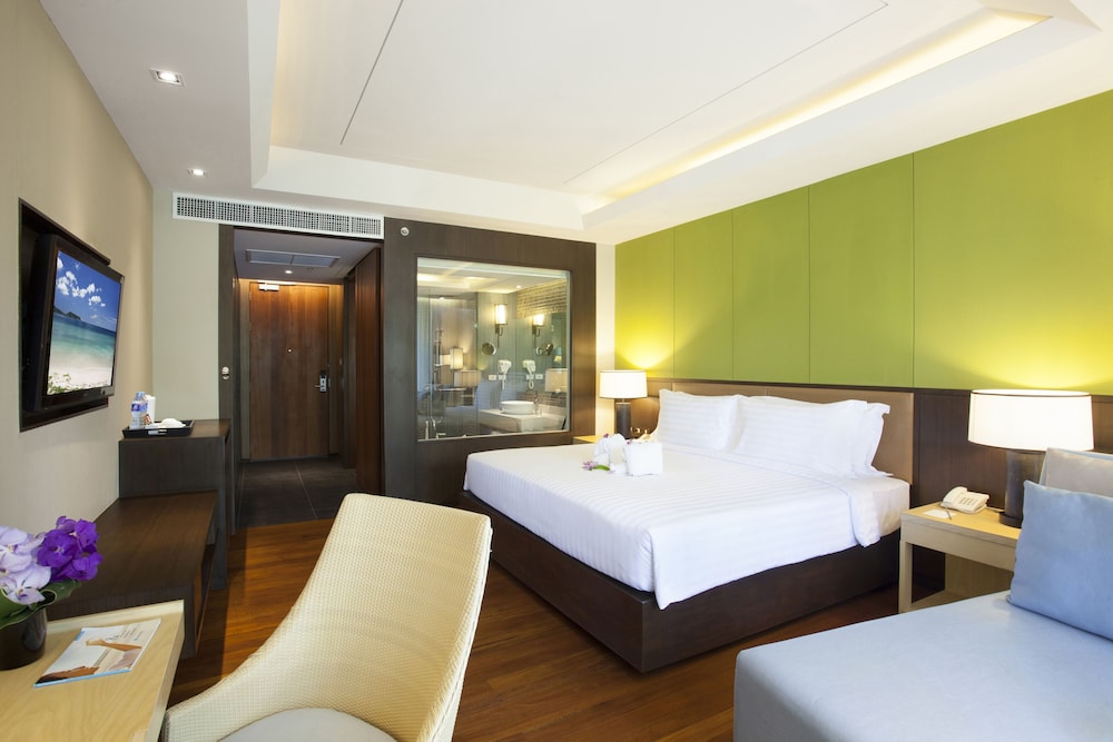 Premier Room, Pool View photo 3