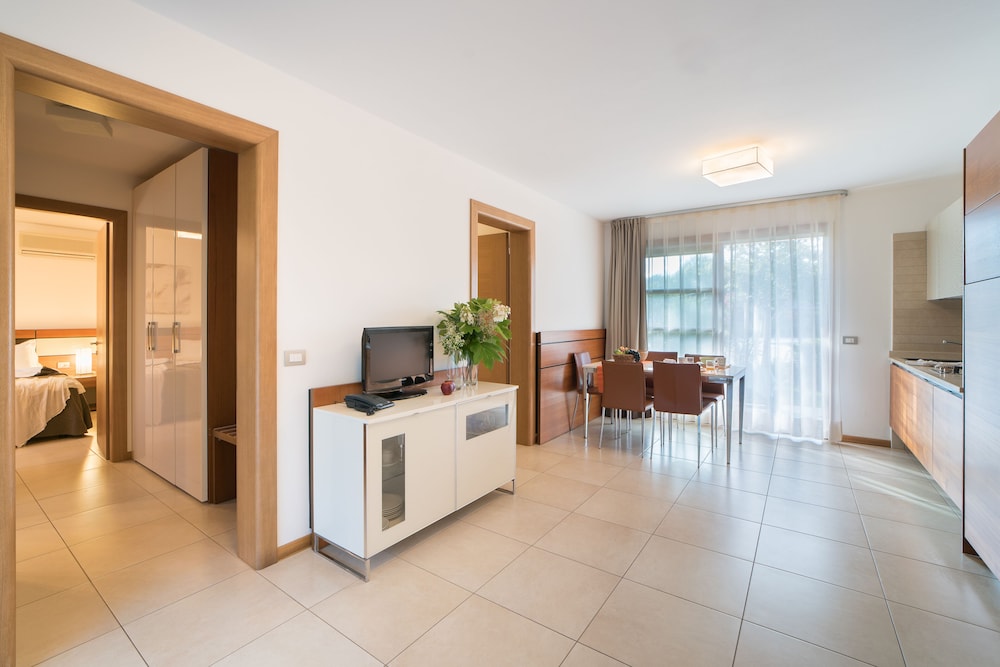 Royal Apartment (beach access included)
