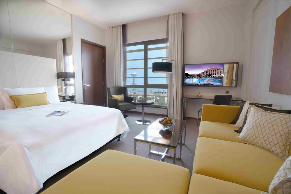 Studio, 1 Queen Bed, City View (Spacious) photo 1