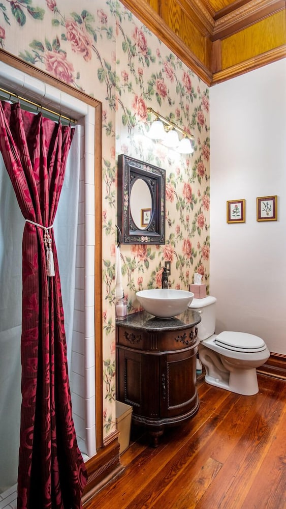 Rose Suite (Private Bathroom) photo 3