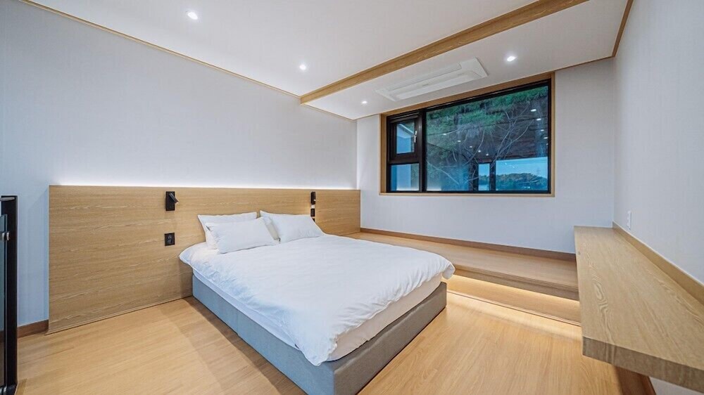 Room (102) photo 2