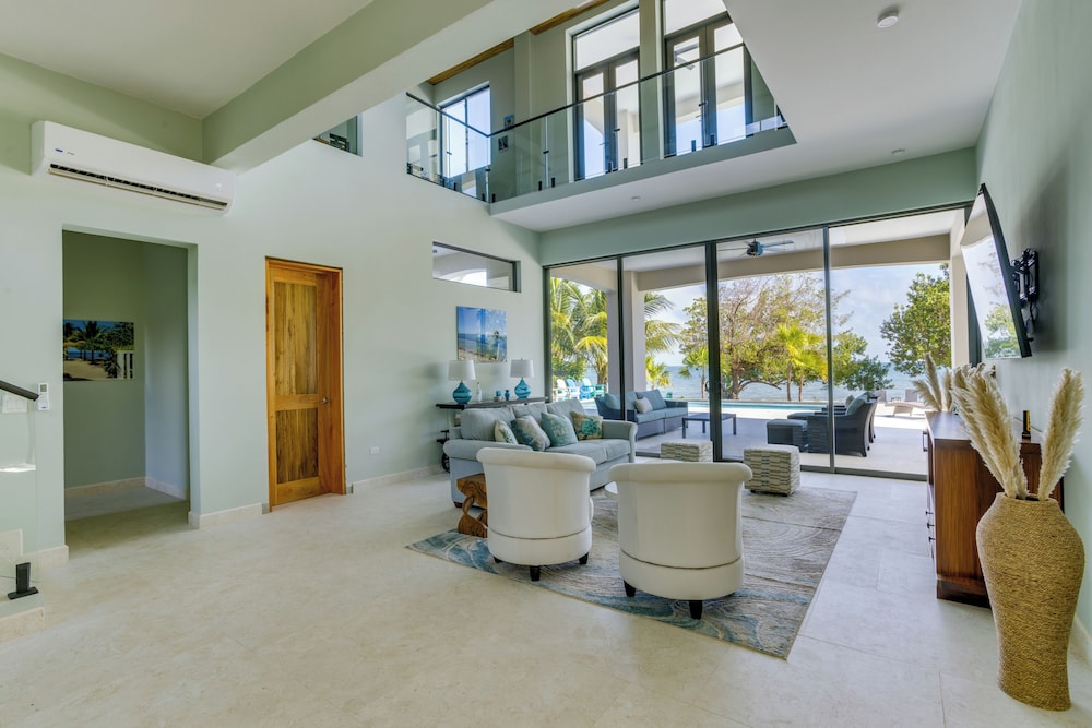 Luxury Villa, 5 Bedrooms, Hot Tub, Sea View photo 2