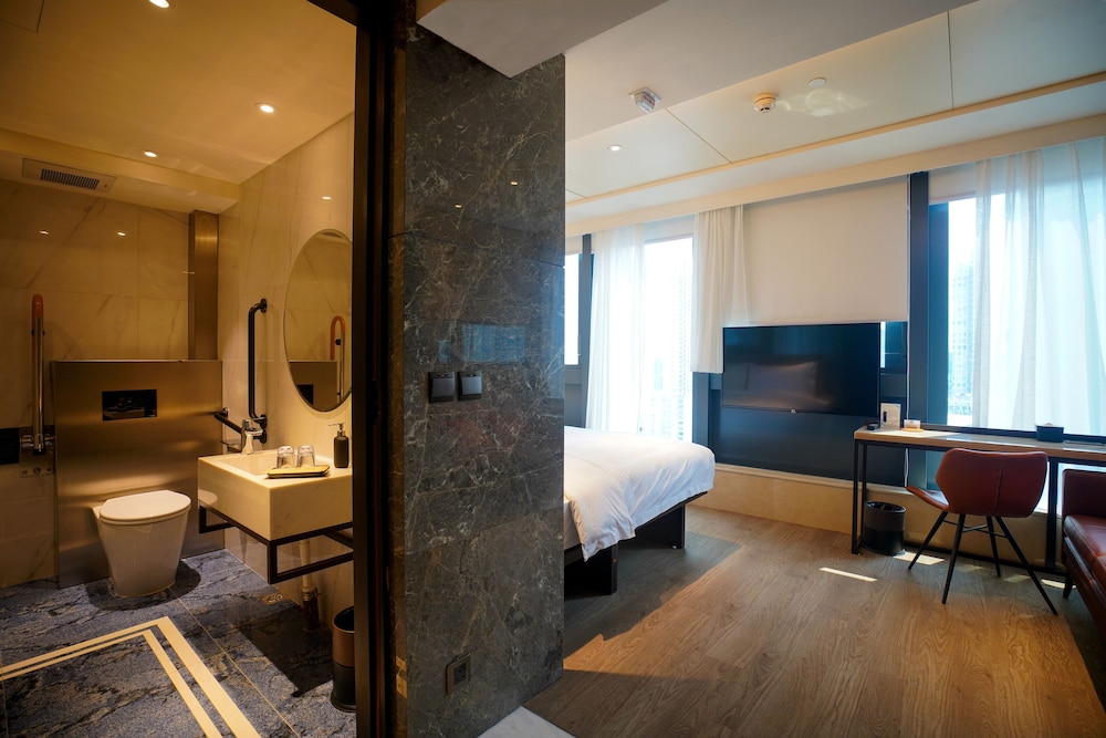 Premium Suite - Photo 5