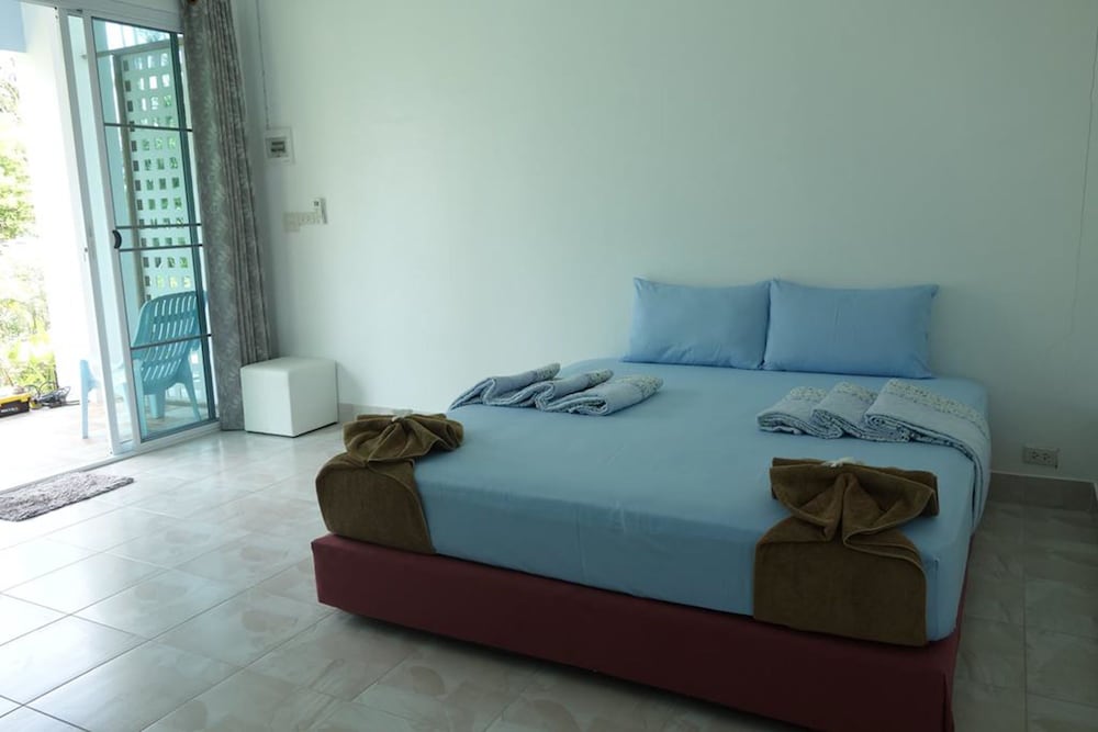 Superior Bungalow, 1 King Bed, Partial Sea View photo 2