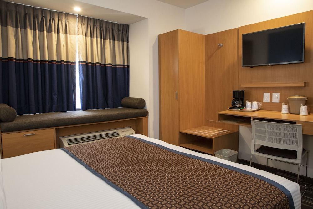 Standard Room, 2 Queen Beds - Photo 8