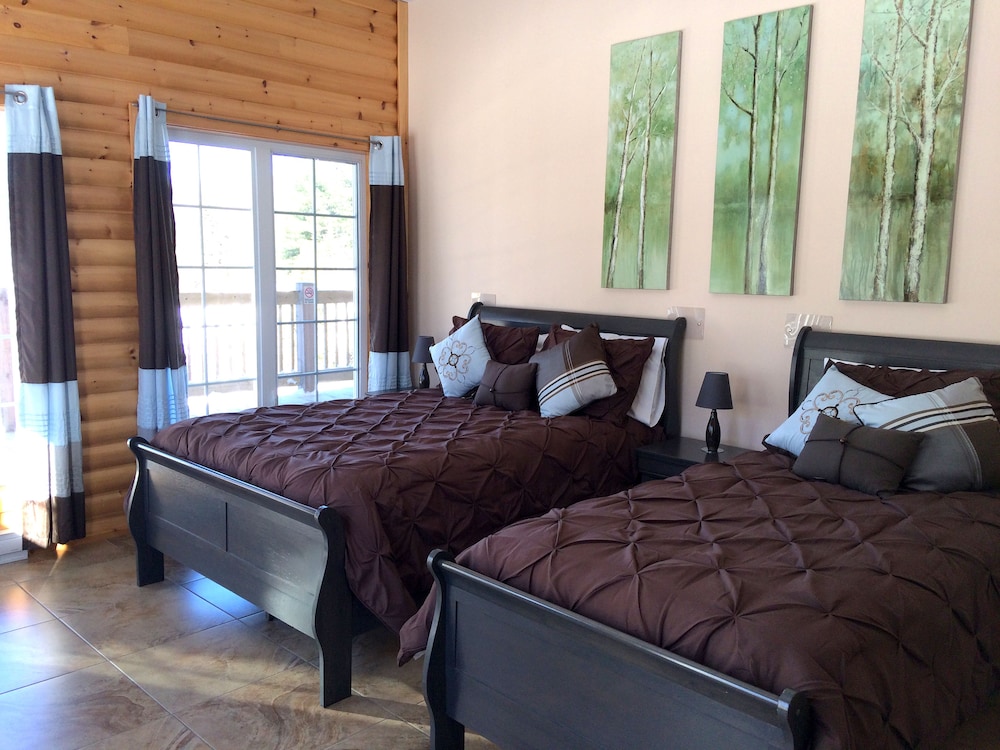 Room 1, 1 Double Bed and 1 Single Bed photo 1