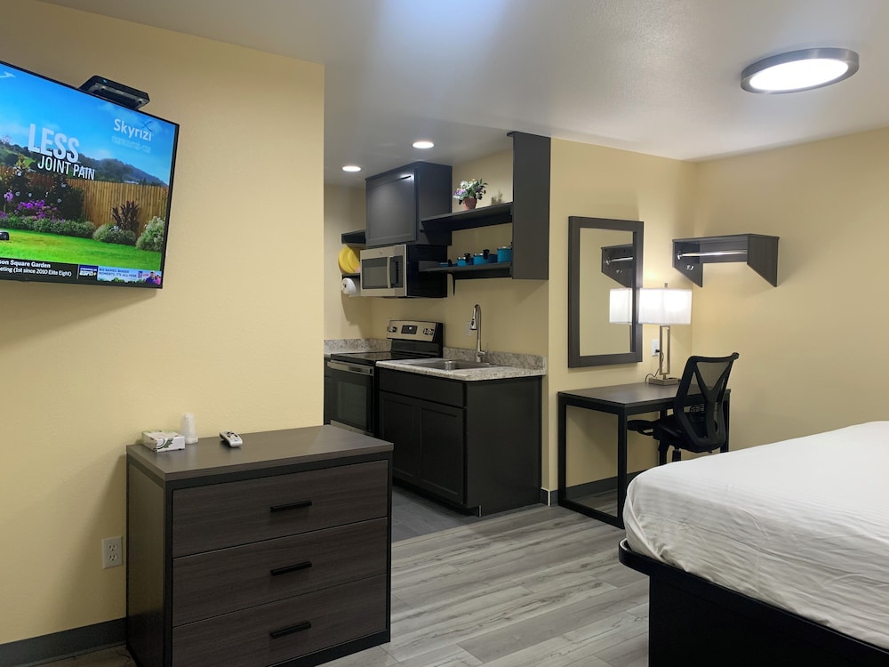 Superior Room, 1 King Bed photo 1