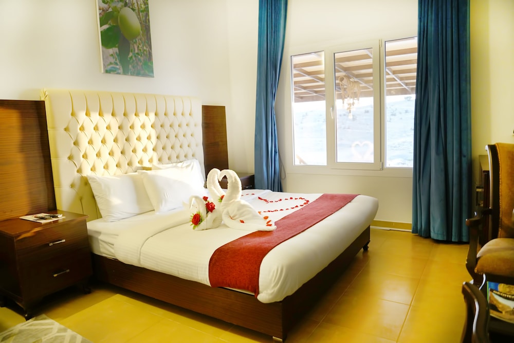 Deluxe Room, 1 Bedroom, Private Bathroom, Pool View photo 1