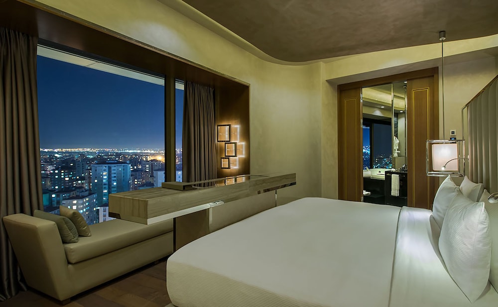 Presidential Suite thumbnail 6