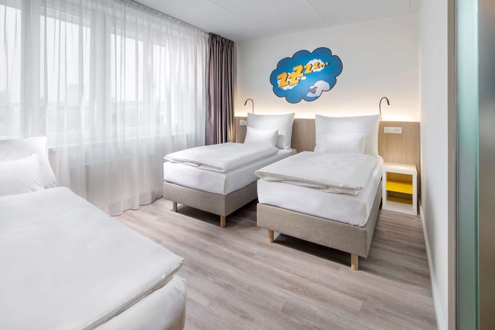 Standard Room, 3 Twin Beds, Non Smoking - Photo 1