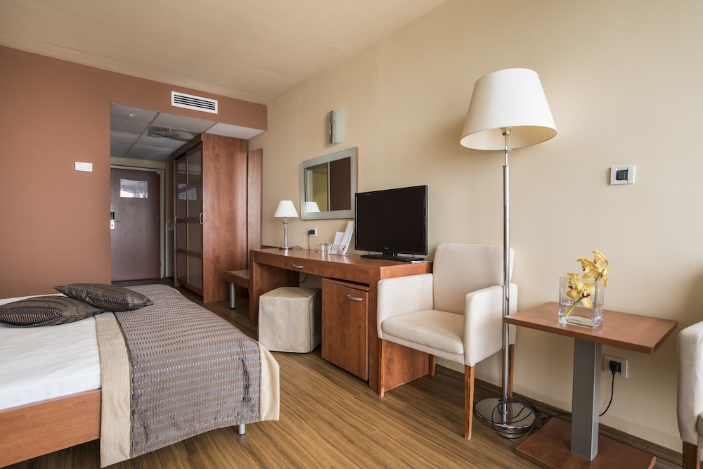 Premium room with balcony, Sea side