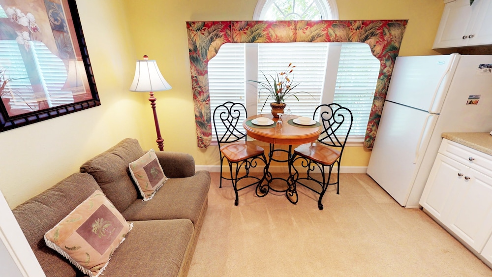 Condo, 2 Bedrooms photo 2