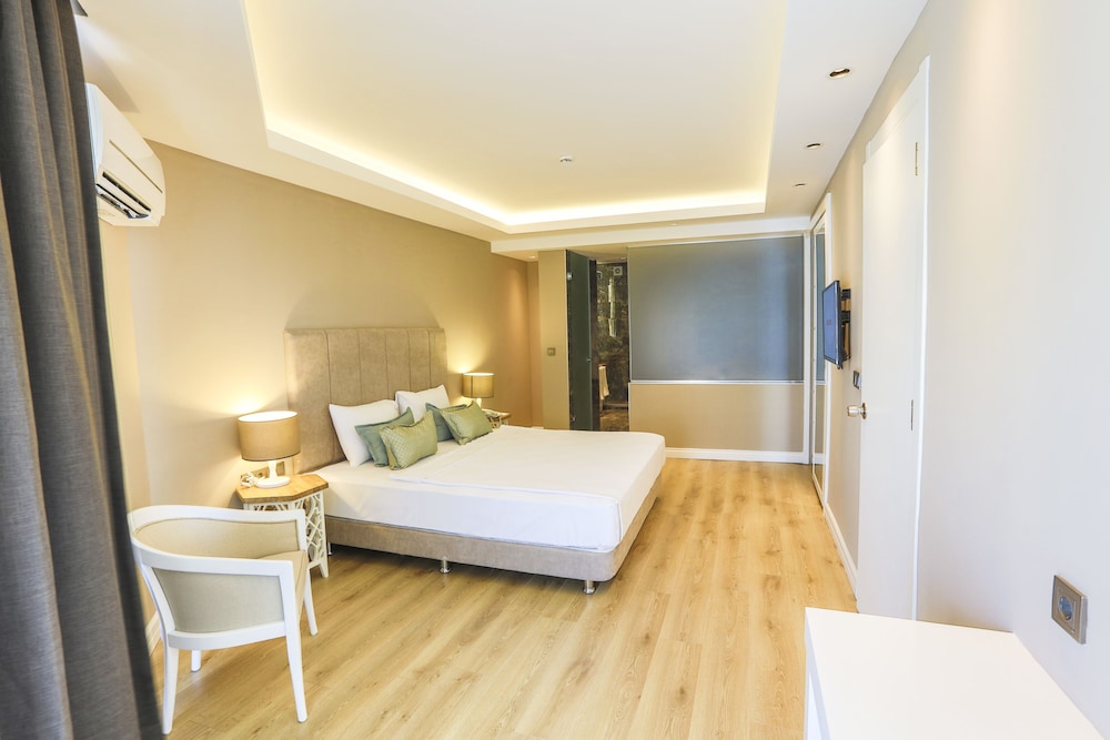Suite, Sea View