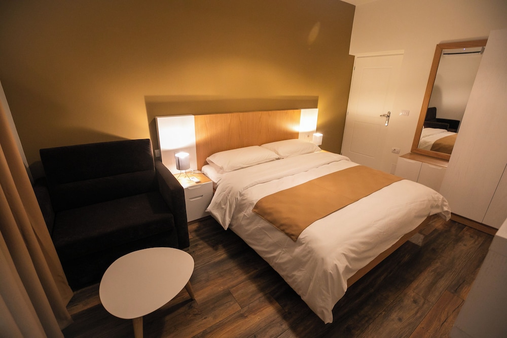 standard room 2 bedrooms 102 , 103
