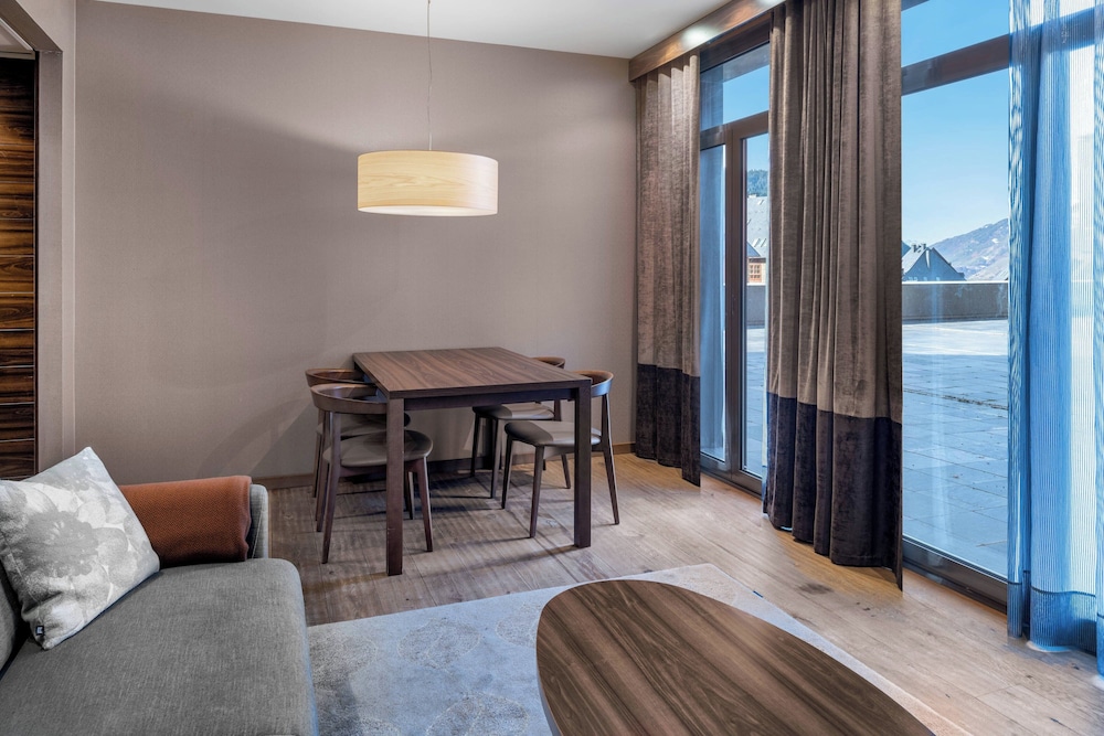 Suite, 1 Bedroom, Mountain View photo 3