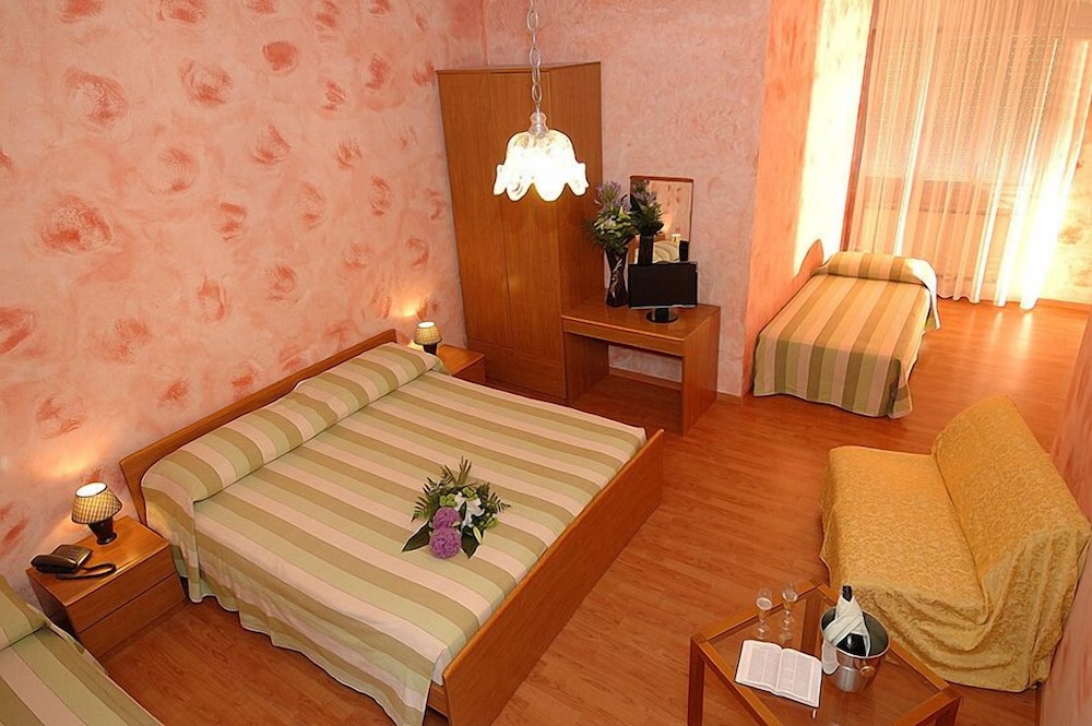 Quadruple Room, Ensuite photo 1