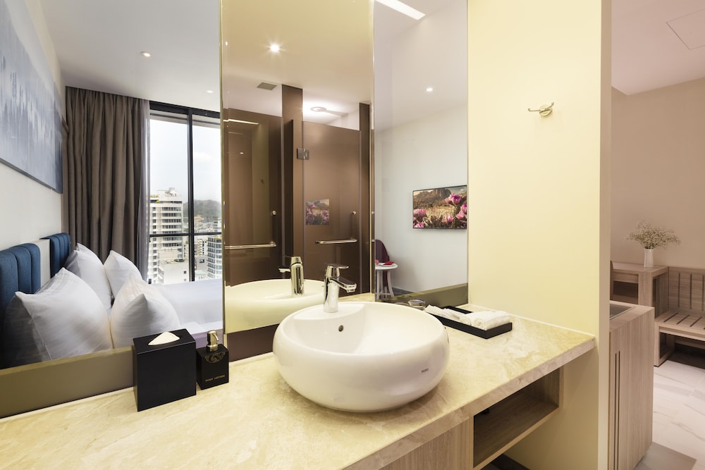 Deluxe Twin Room, Balcony, City View - Photo 5