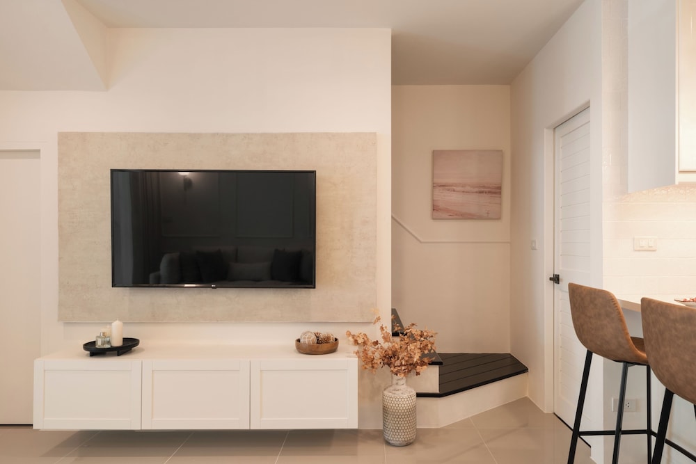 Luxury Townhome photo 3