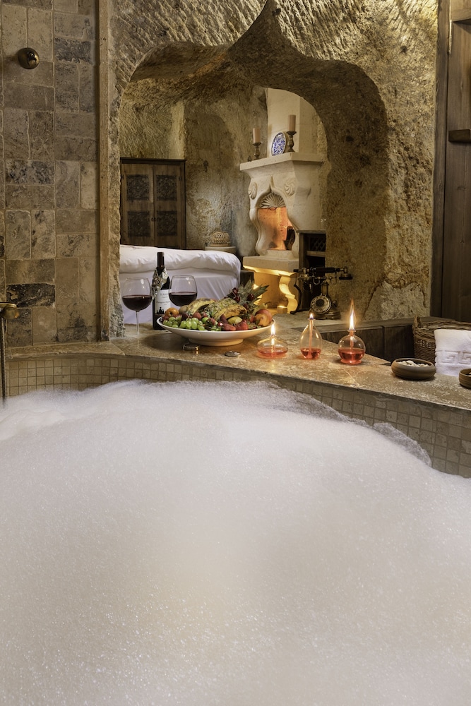 Superior Suite - Photo 19