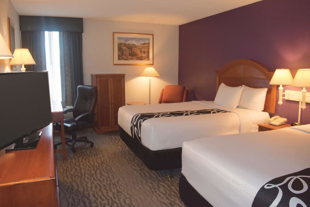 Room, 2 Queen Beds - Photo 1