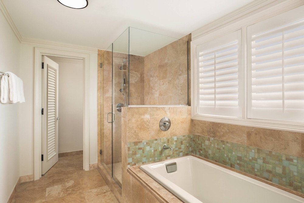 Royal Pacific Suite, 2 Bedrooms, Club Lounge Access, Oceanfront