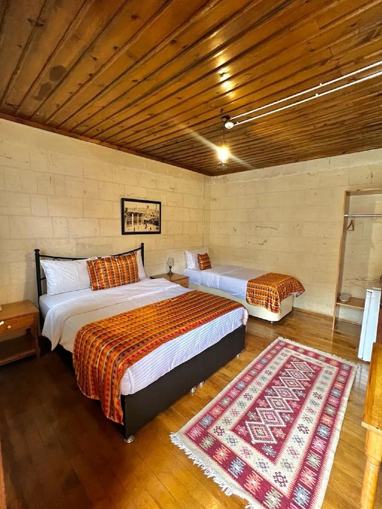 Deluxe Triple Room - Photo 3
