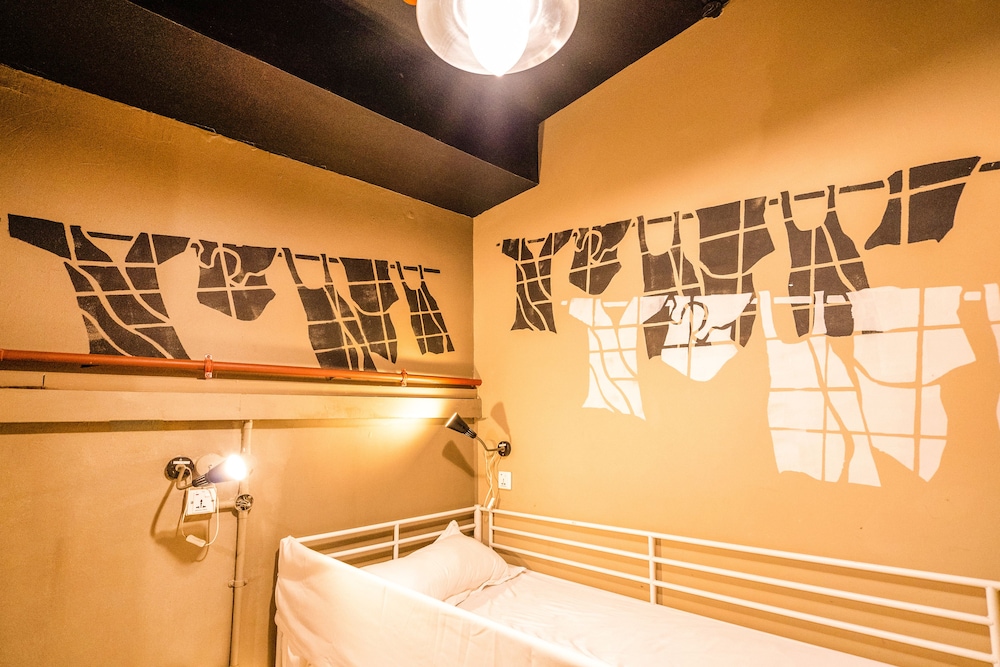 1 Bed in 4 Bed Female Shared Room photo 1