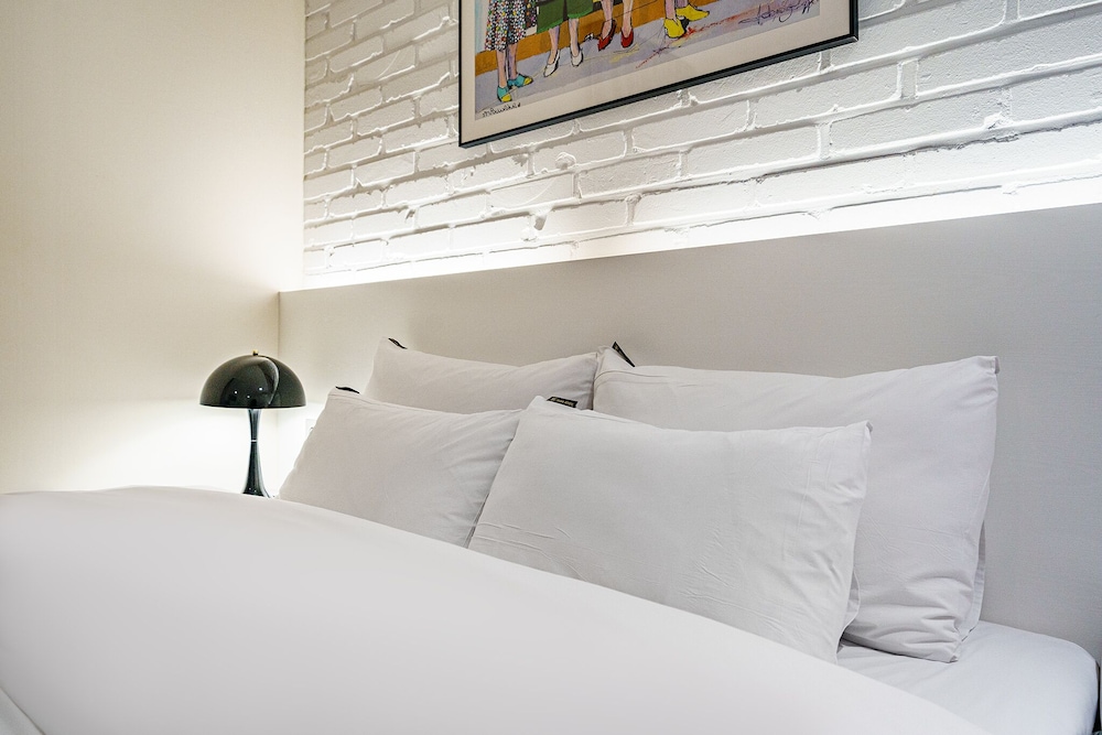 Economy Room, 1 Queen Bed, Non Smoking
