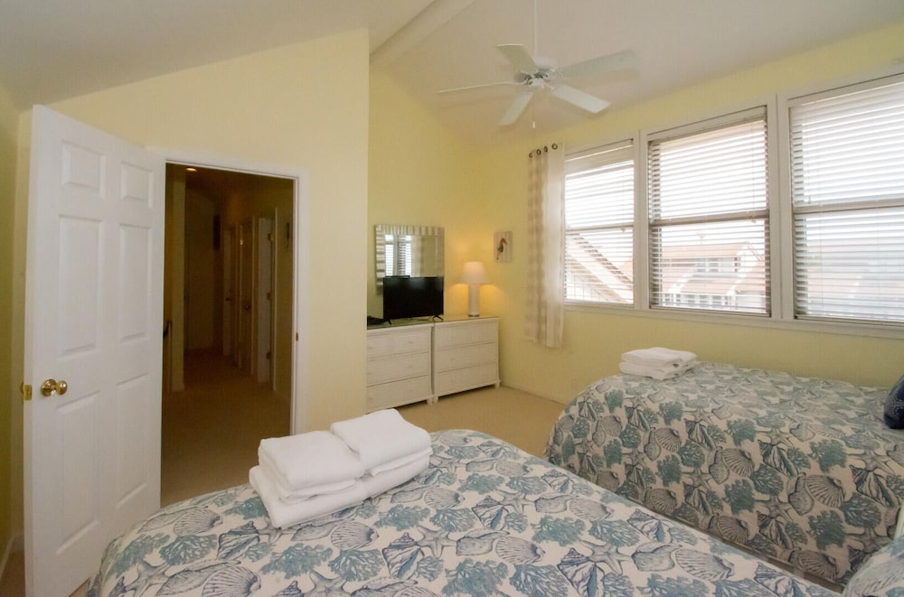 Condo, Multiple Beds, Balcony, Ocean View photo 2