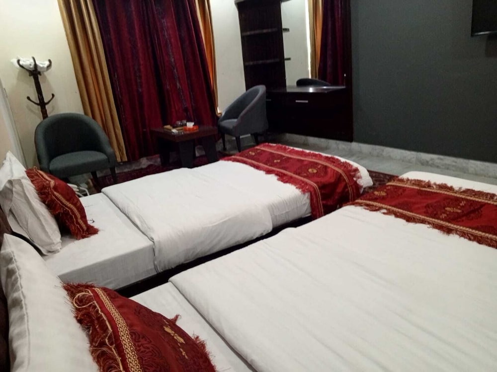 Deluxe Twin Room photo 2