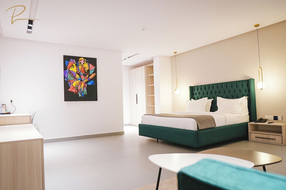 Luxury Suite - Photo 10