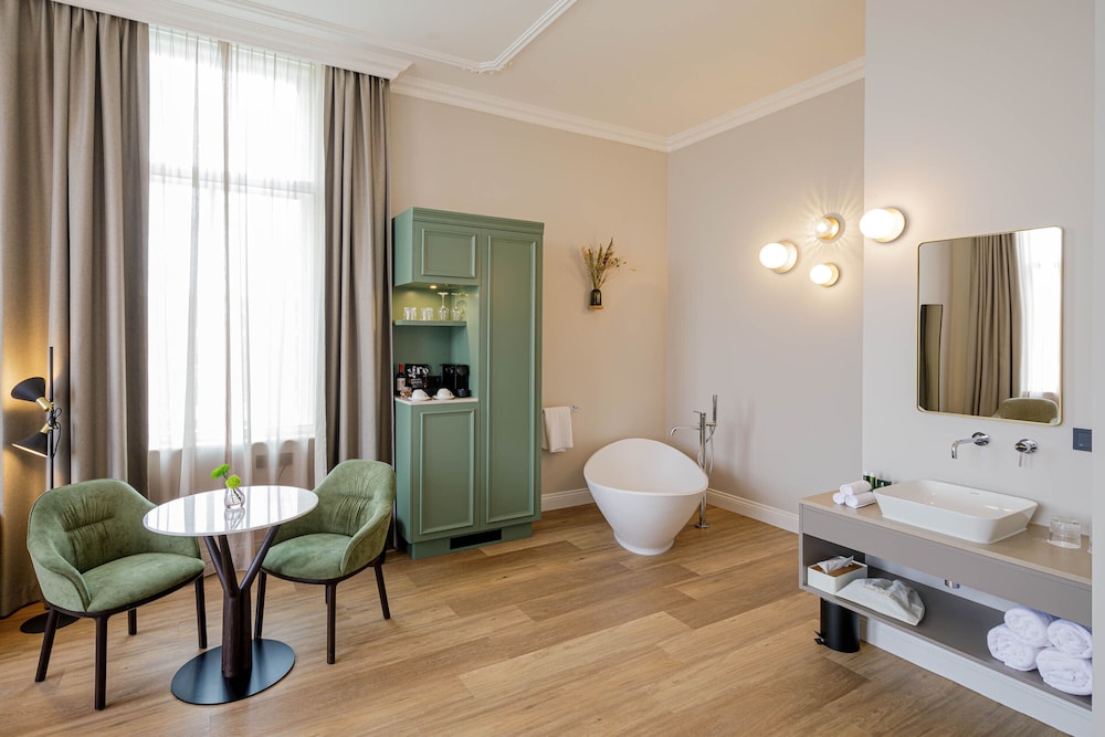 Suite - Photo 6