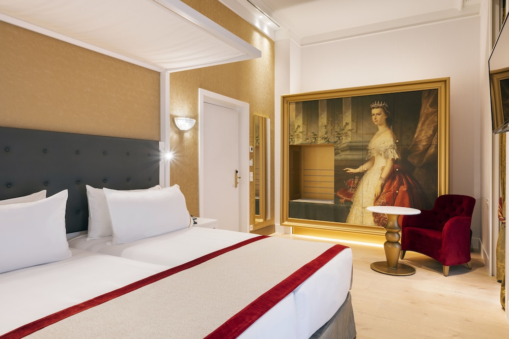 Classic Double or Twin Room thumbnail 5