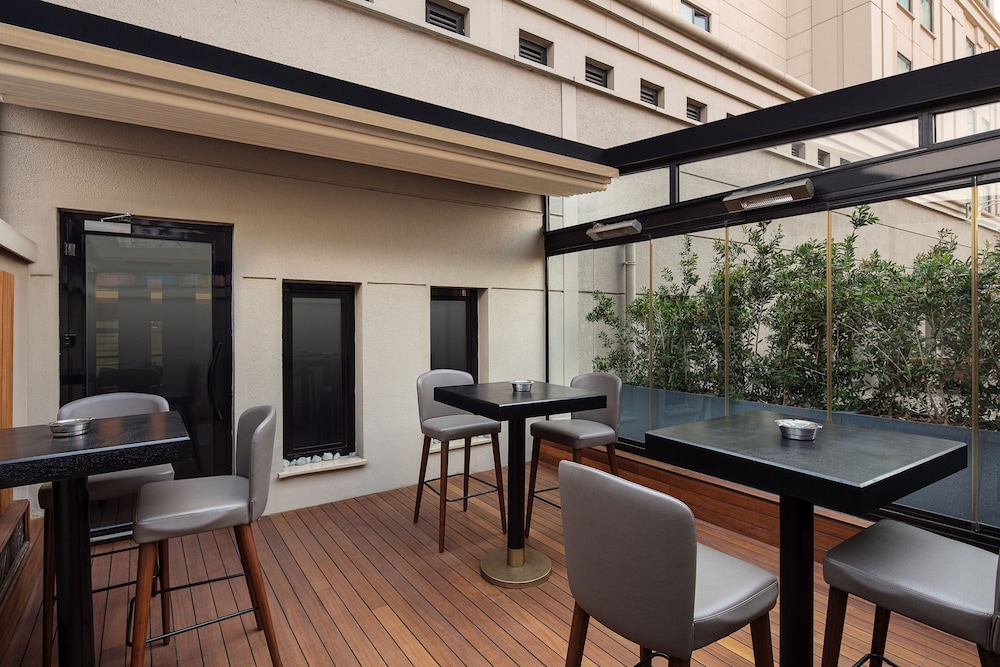 Club Suite, 1 King Bed, Corner