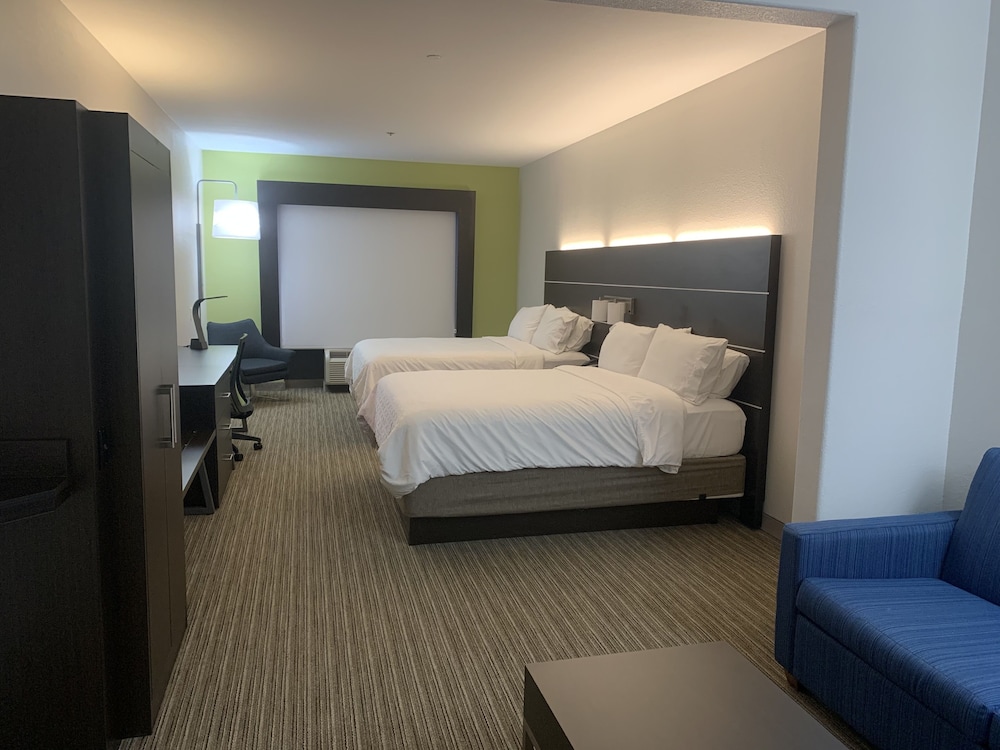 Suite, Multiple Beds (Add Living Area) - Photo 5