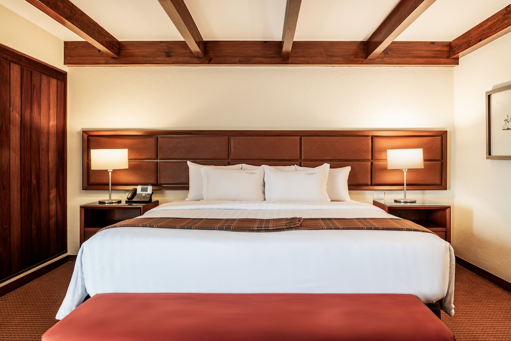Suite, 1 King Bed - Photo 3