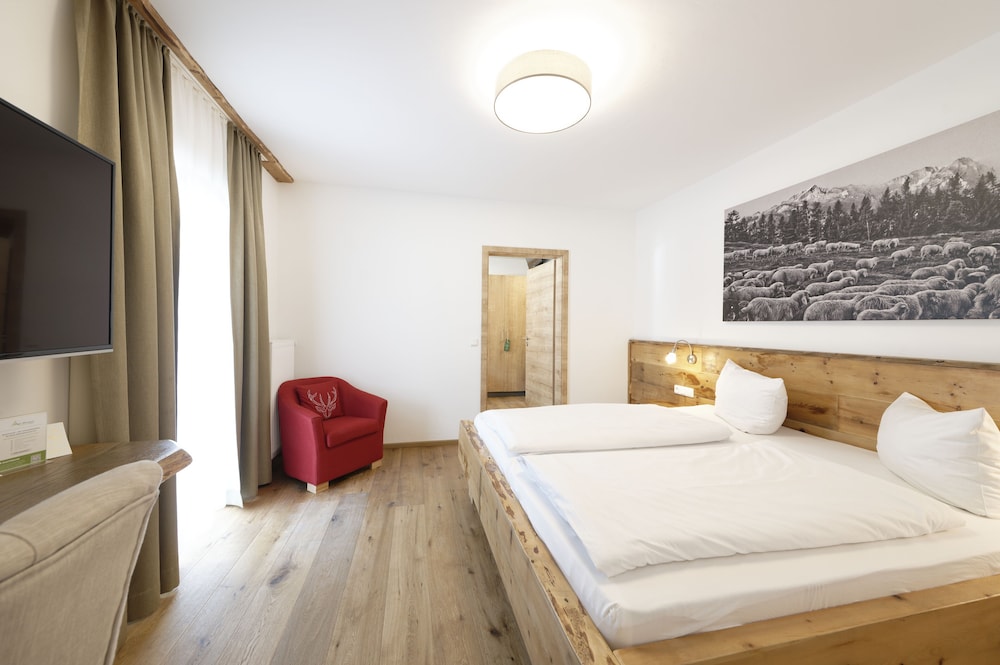 Comfort Quadruple Room, 2 Bedrooms, Non Smoking, Mountain View
