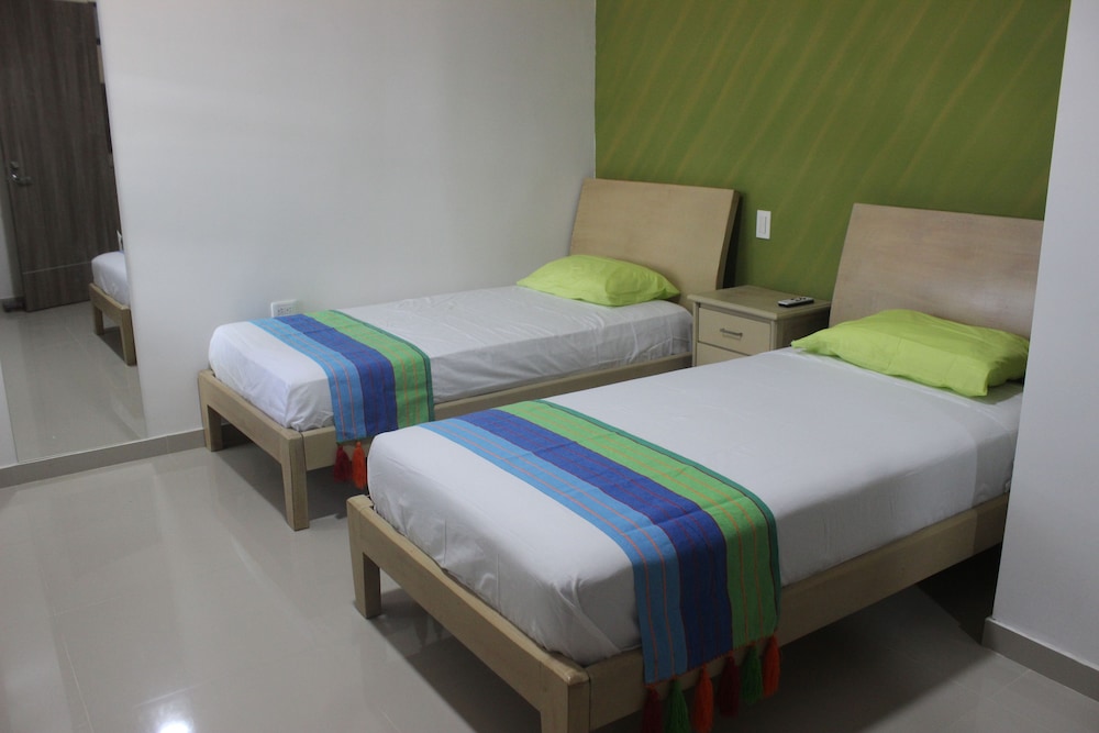 Standard Twin Room, 2 Twin Beds, Private Bathroom photo 2