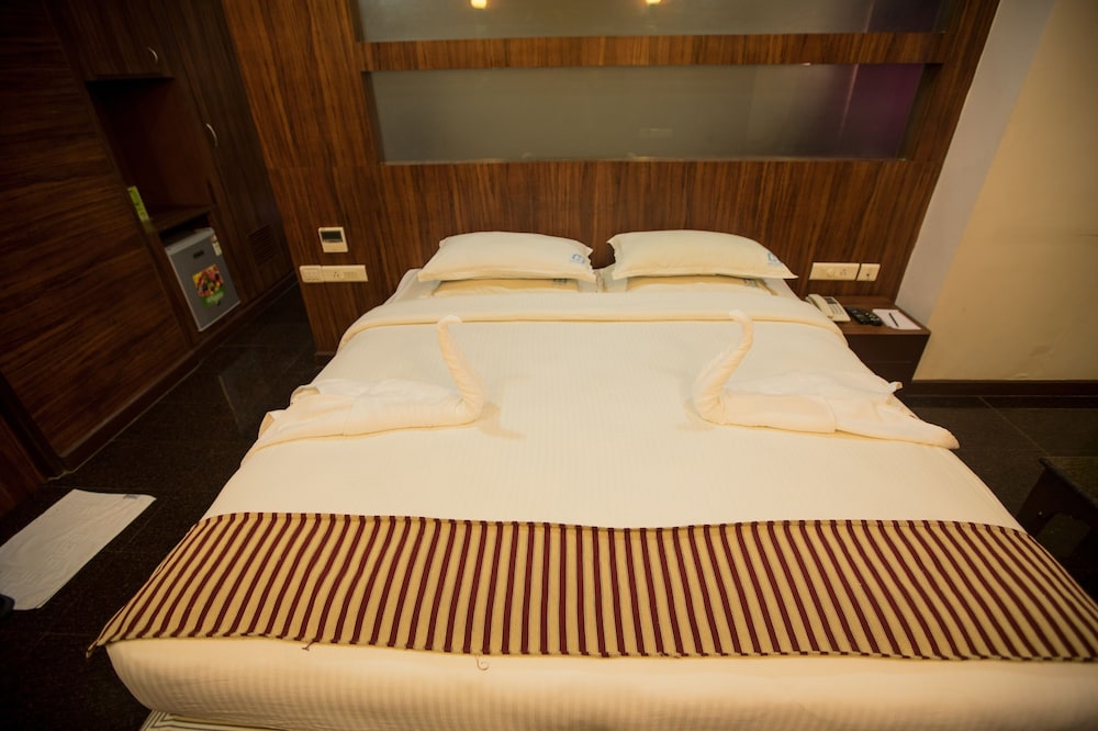 Executive Suite - Photo 8