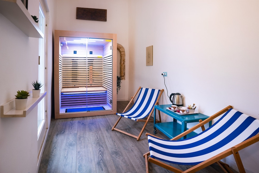 Suite Deluxe with Sauna, Yakuzi and Pool Table photo 2