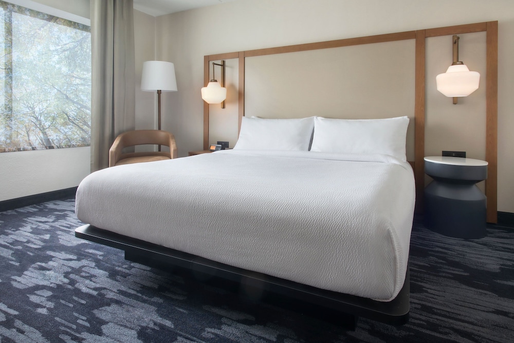 Room, 1 King Bed (Hearing Accessible) - Photo 1