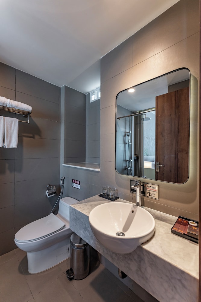 Deluxe Double Room, City View - Photo 8