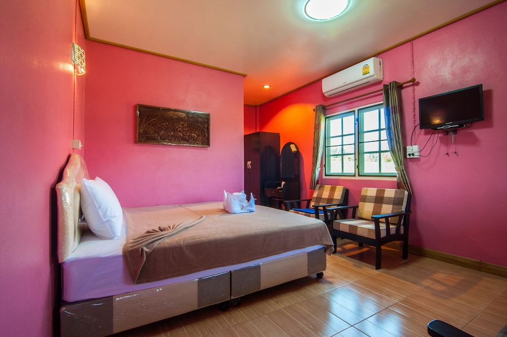 Deluxe Room, Fan