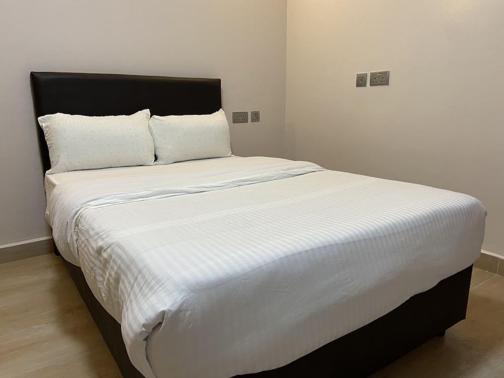 Executive Condo, 3 Bedrooms, Executive Level photo 1