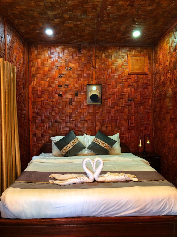 Basic Bungalow - Photo 1