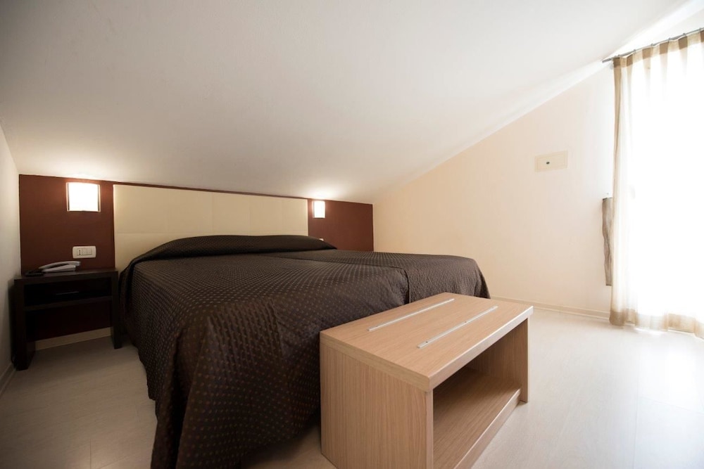 Classic Triple Room photo 2