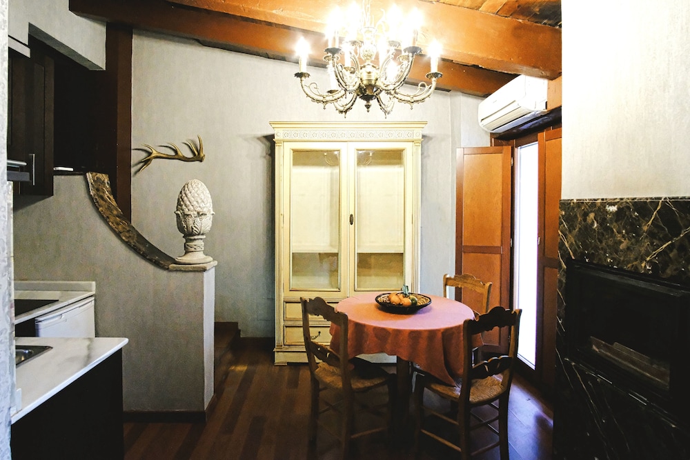 Deluxe Studio Suite (2) - Photo 1