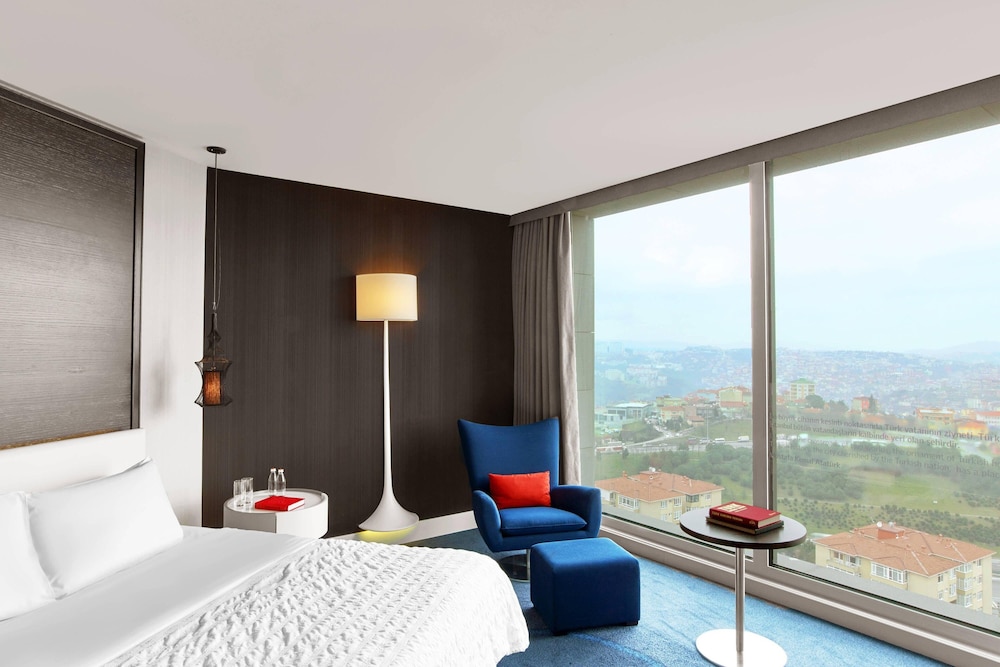 Signature Suite, Club lounge access, 1 King, Bosphorus view