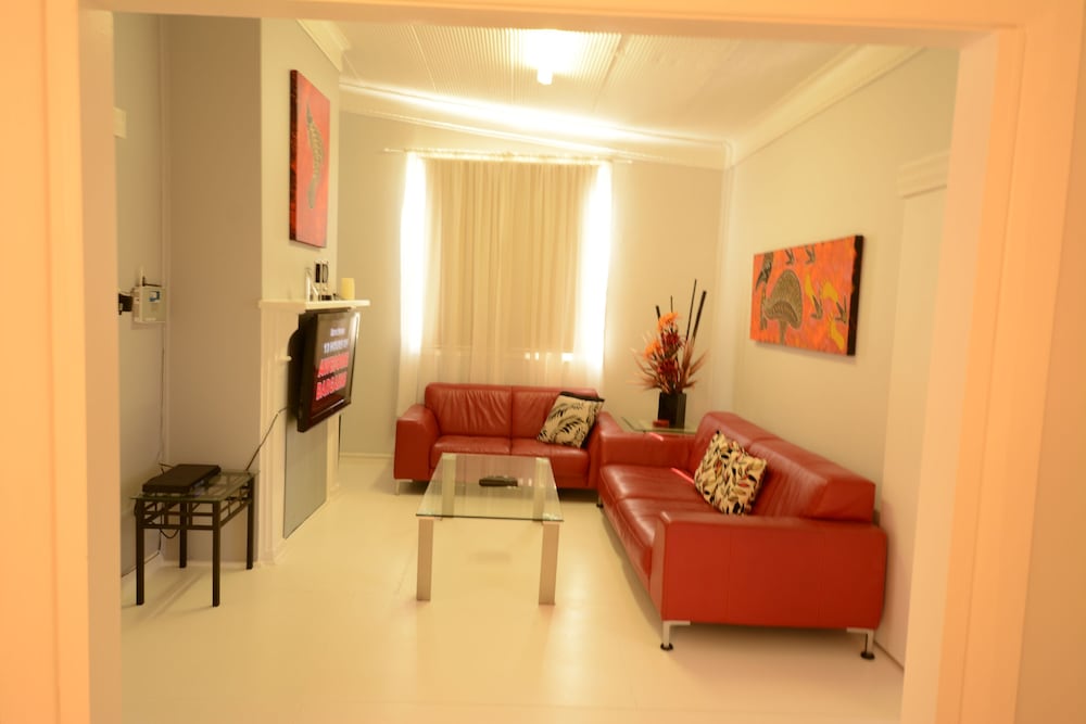100 Oxide Street - Two Bedroom Cottage photo 3