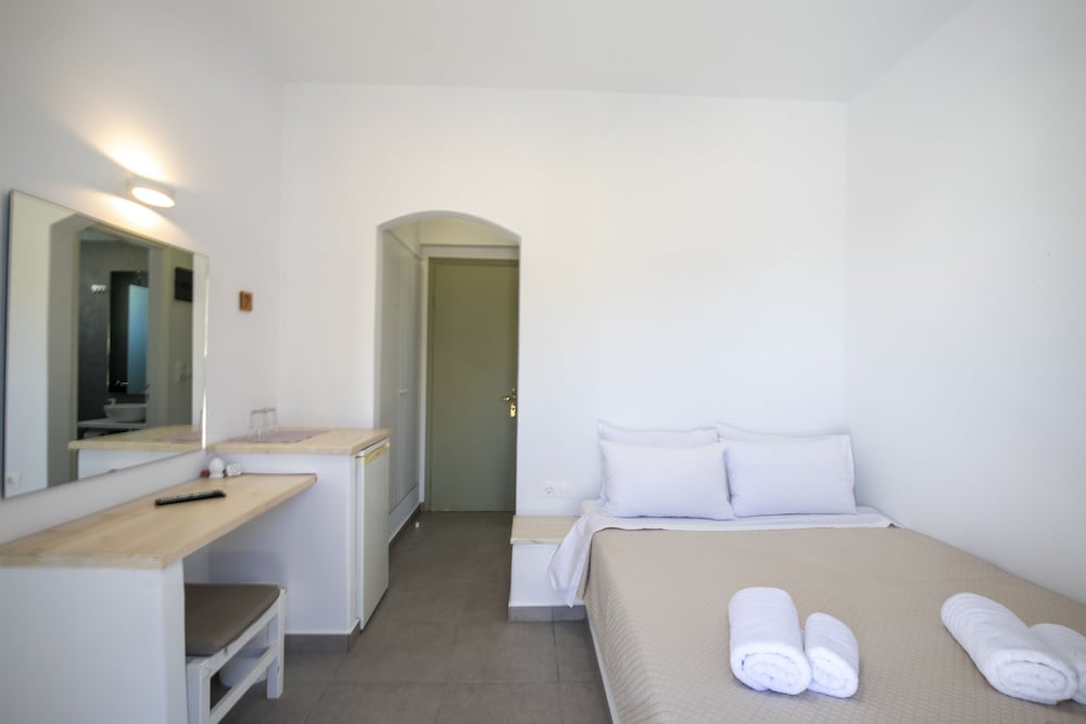 Economy Double Room photo 1